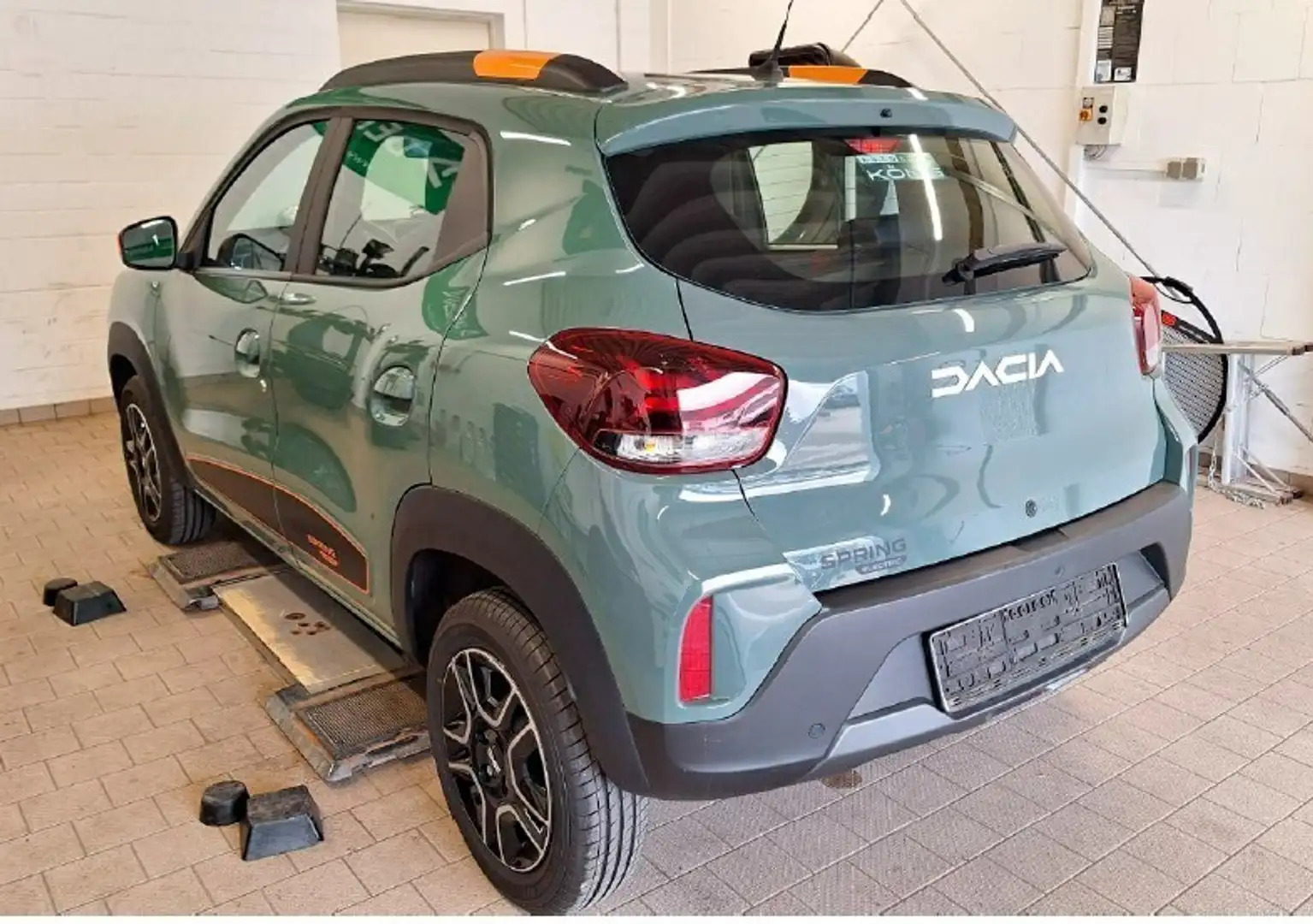 Dacia Spring 45 ExpressionPaket CCS - Navi Grün - 2