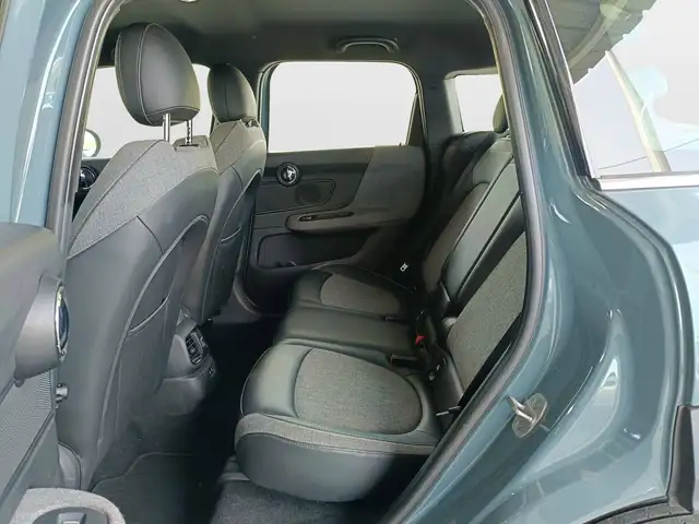 Mini Hatch view 9