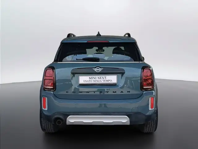 Mini Hatch view 4