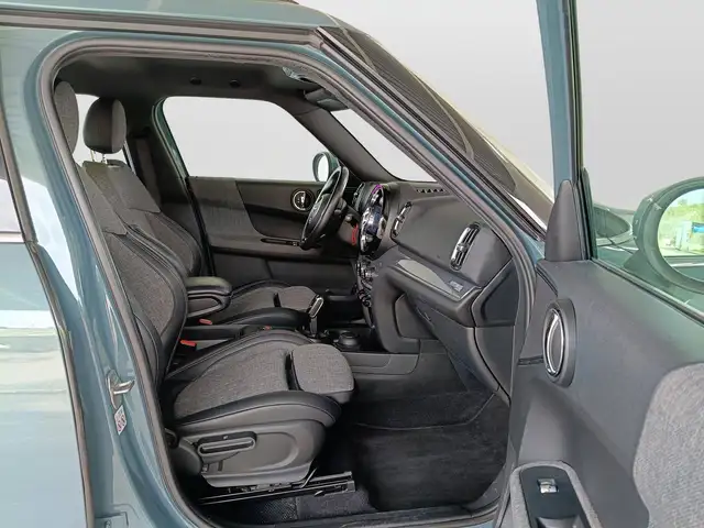 Mini Hatch view 11