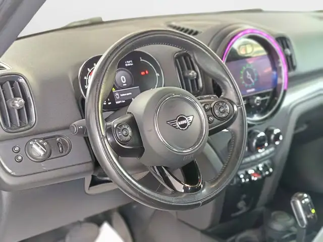 Mini Hatch view 14