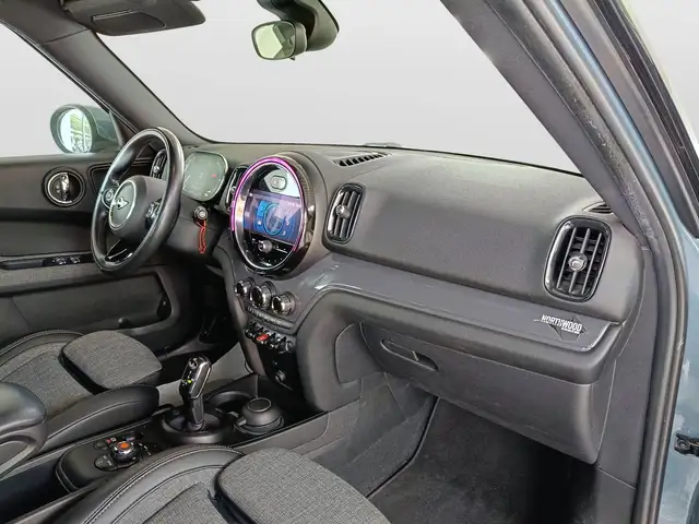 Mini Hatch view 10