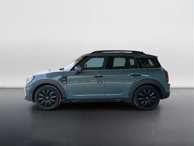 Mini Hatch view 6