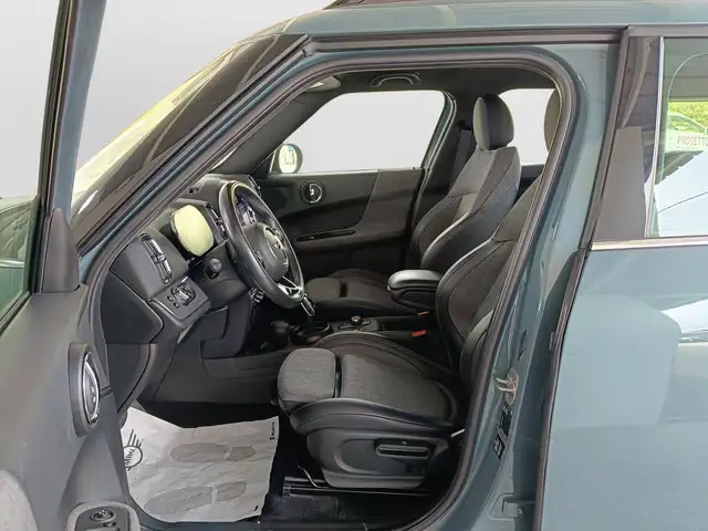 Mini Hatch view 8