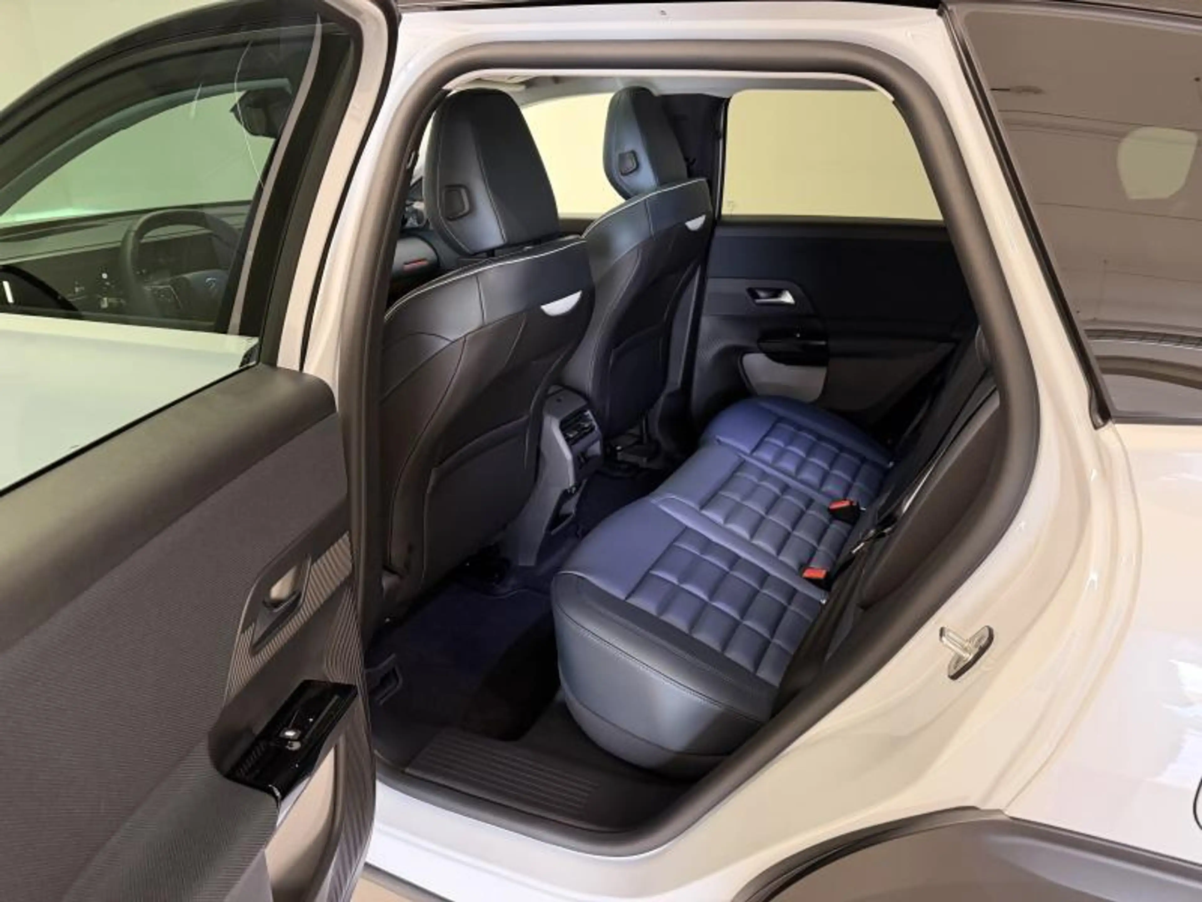 Citroen C5 MAX ELECTRIC 213 CH COMFORT RANGE — photo 10