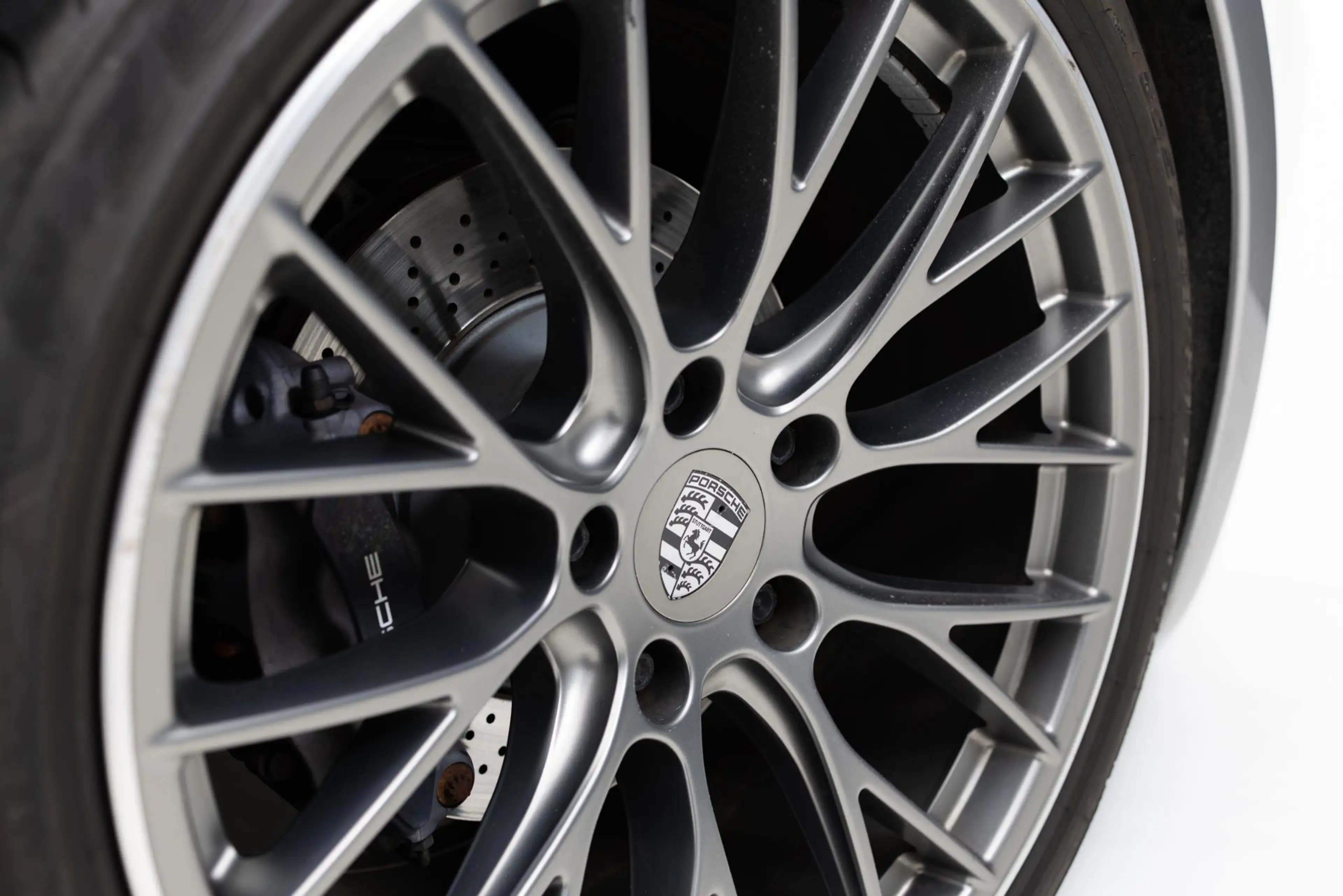 Porsche 991 Cabrio 3.0 Carrera 4 — photo 14
