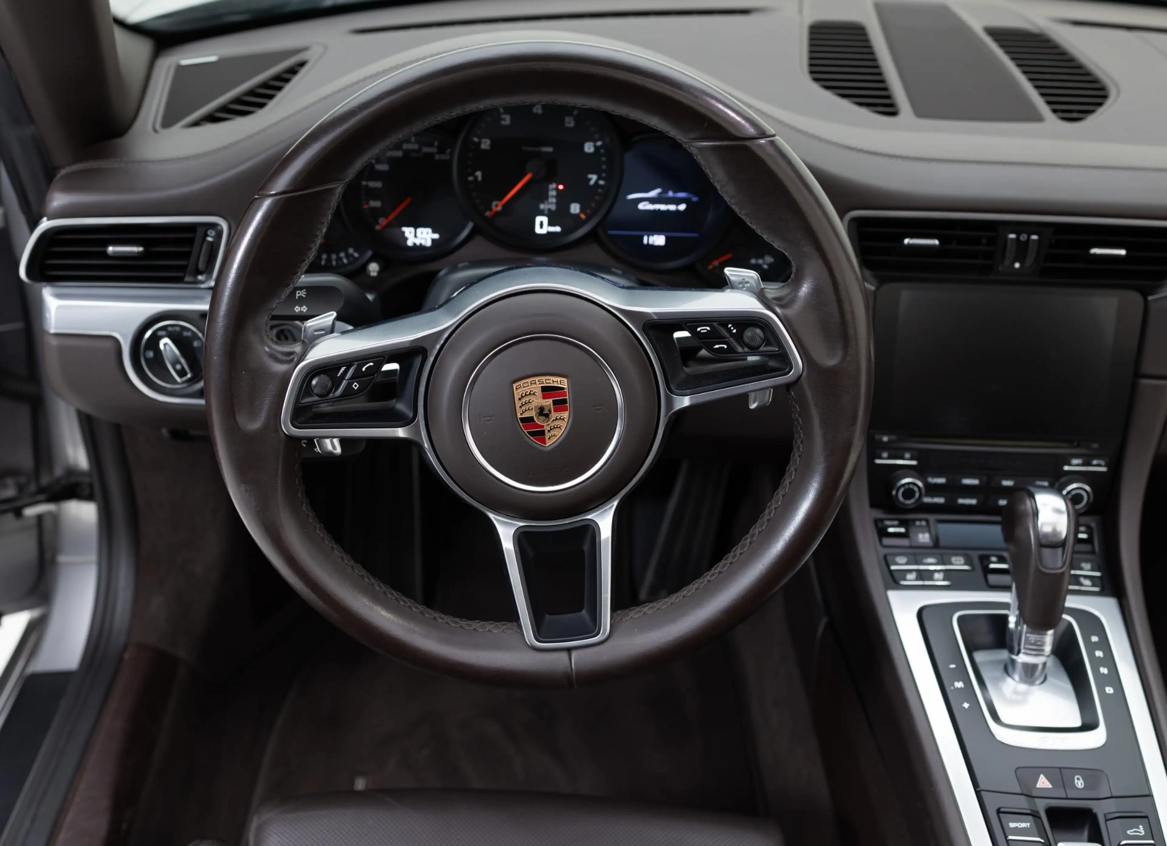 Porsche 991 Cabrio 3.0 Carrera 4 — photo 15