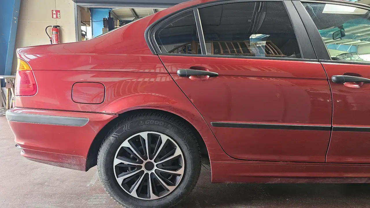 BMW 318i, foto 2
