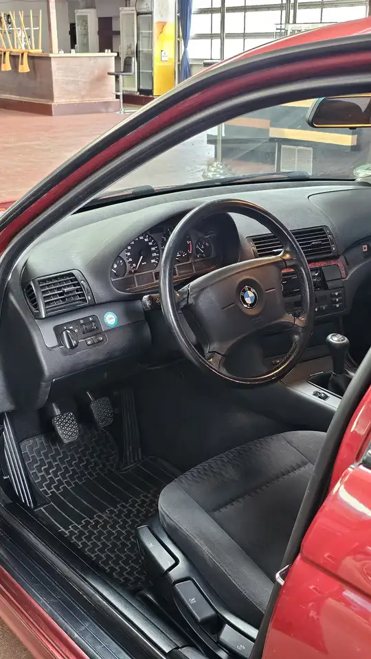 BMW 318i, foto 11