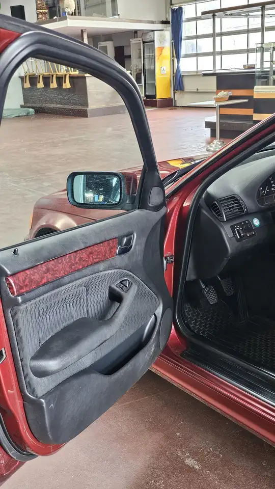 BMW 318i, foto 12