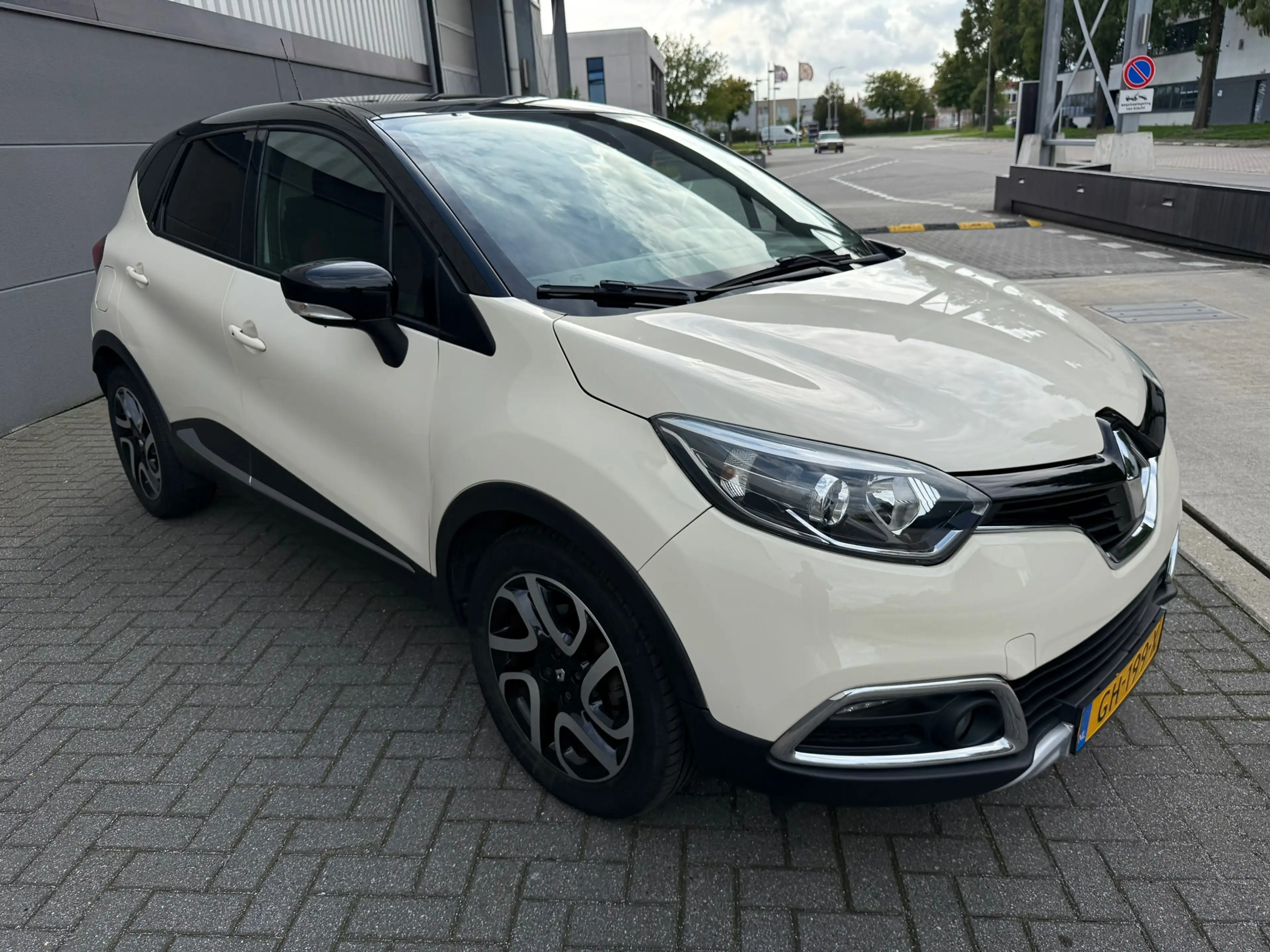 Renault Captur 1.2 TCe Helly Hansen*Automaat*AIRCO*APK*CRUISE*NAV — photo 3