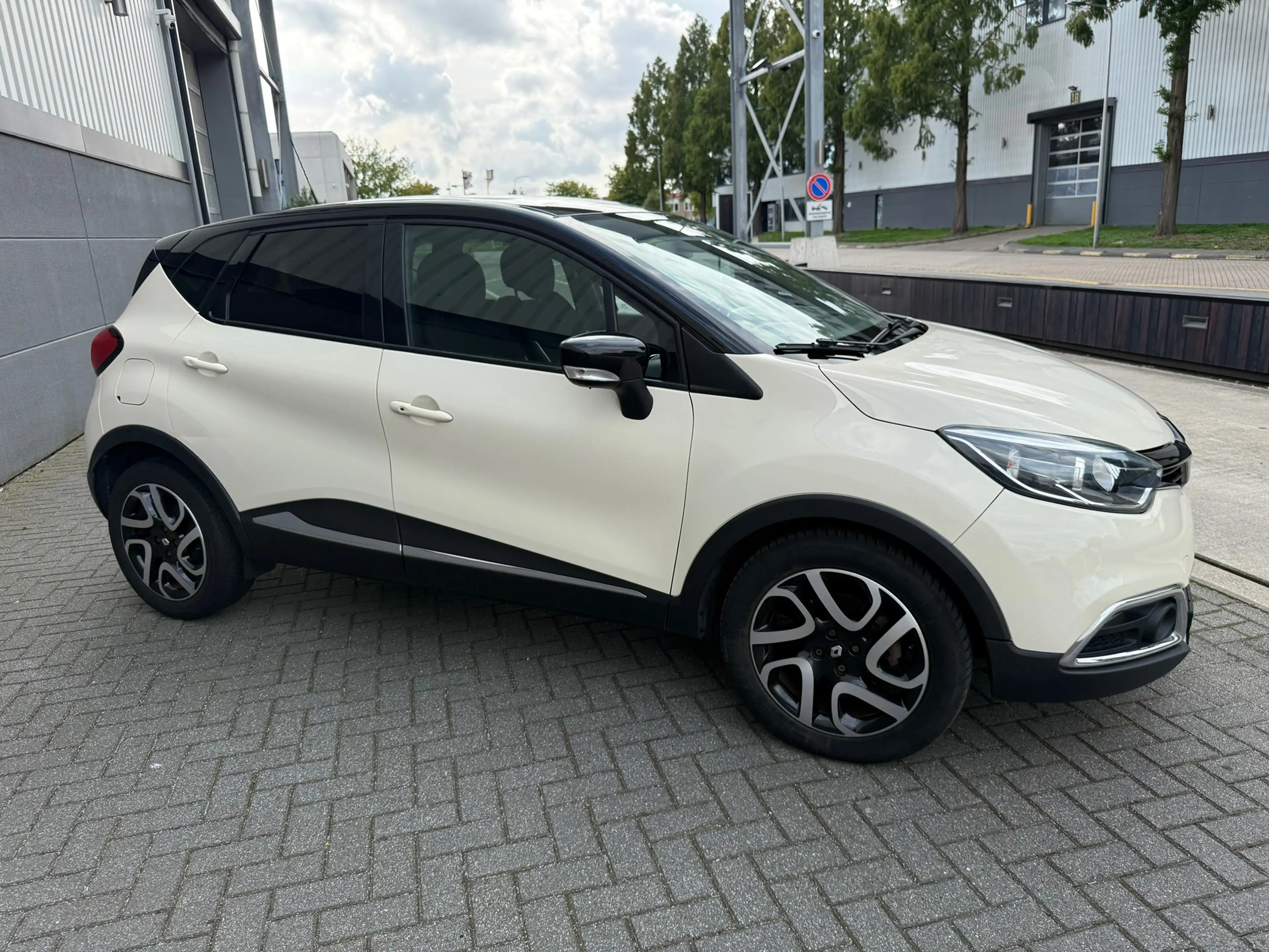 Renault Captur 1.2 TCe Helly Hansen*Automaat*AIRCO*APK*CRUISE*NAV — photo 4