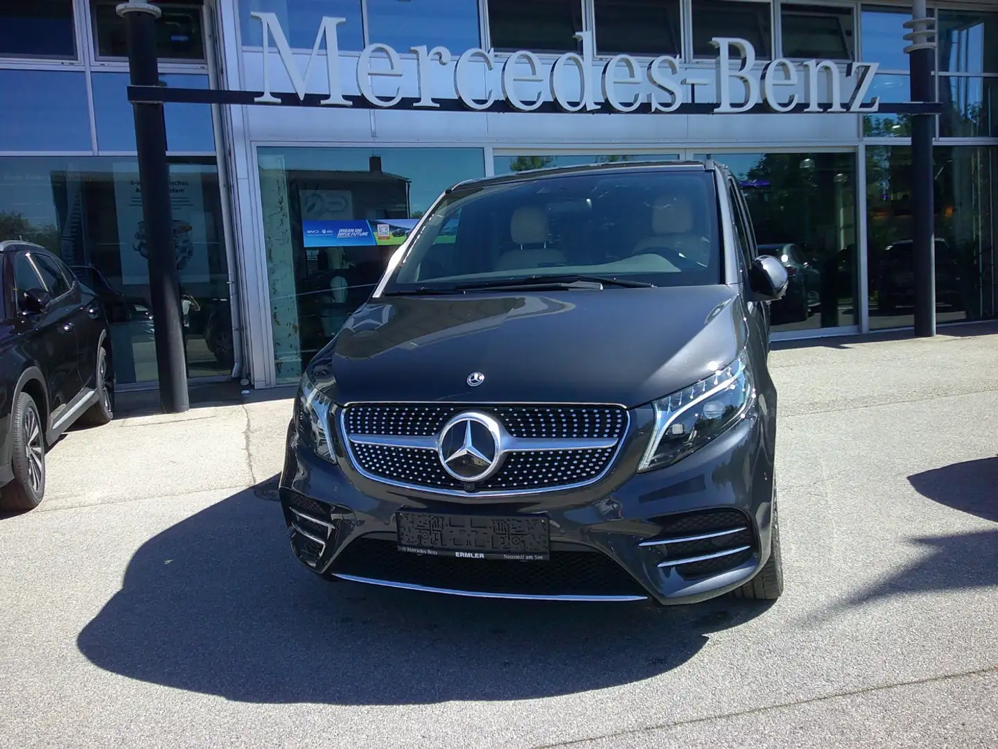Mercedes-Benz V 300 d 4M lang AMG Leder TOP-Ausstattung Grau - 2