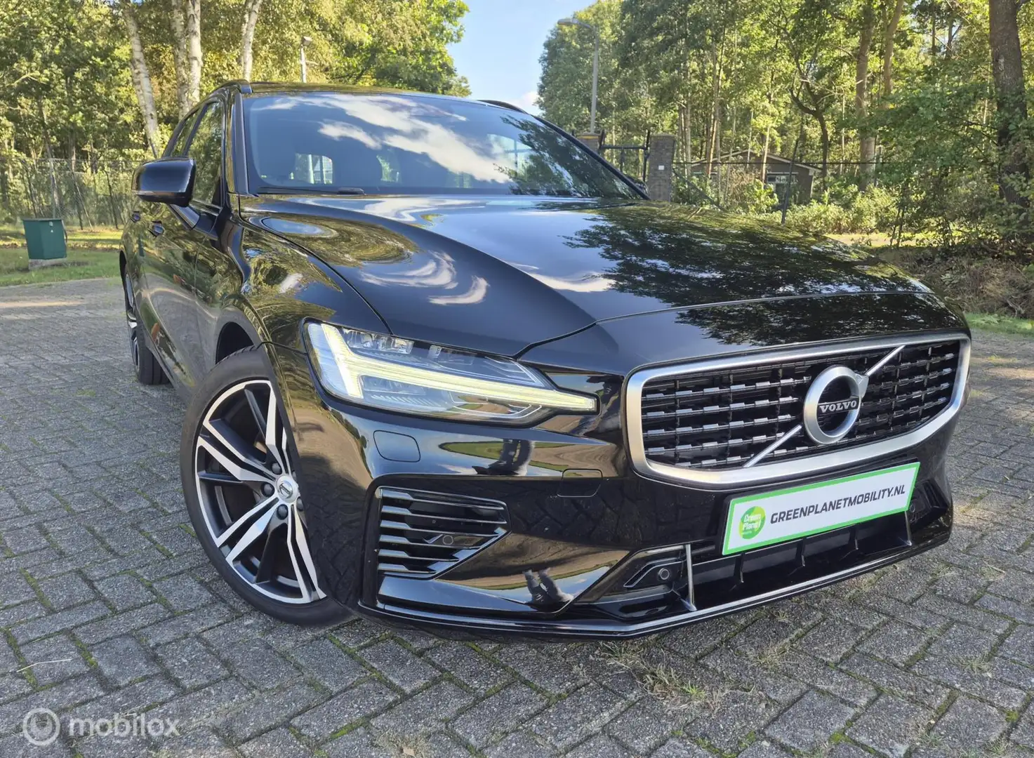 Volvo V60 2.0 T8 Recharge AWD R-Design|Pano|Leder Schwarz - 2