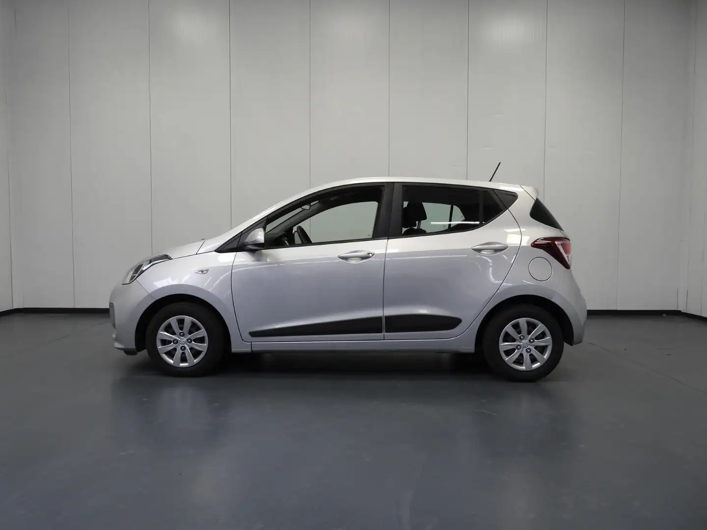 Hyundai i10 1.0i Comfort NAVI/AIRCO/BLUETOOTH! Gris - 2
