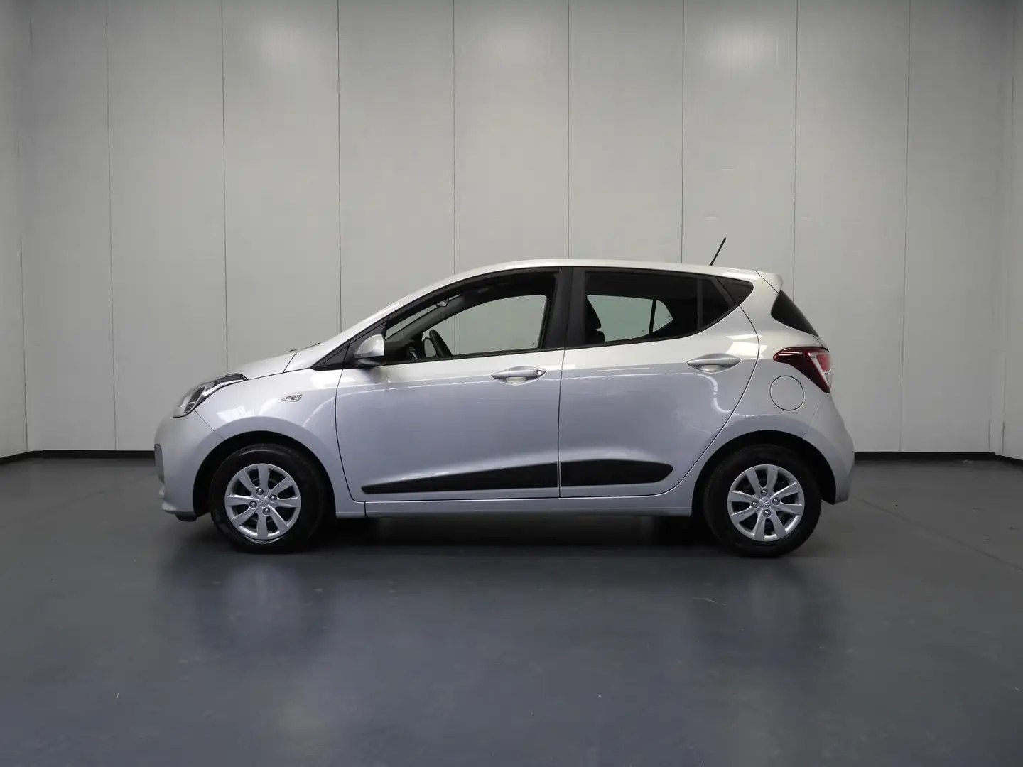 Hyundai i10 1.0i Comfort NAVI/AIRCO/BLUETOOTH! Gris - 2
