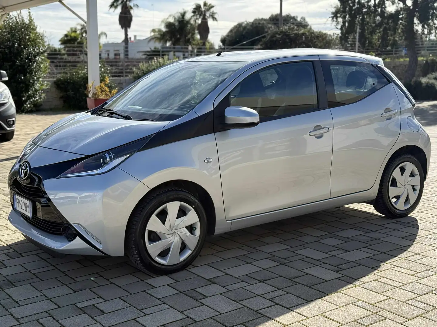 Toyota Aygo Aygo II  5p 1.0 x-play Argento - 2