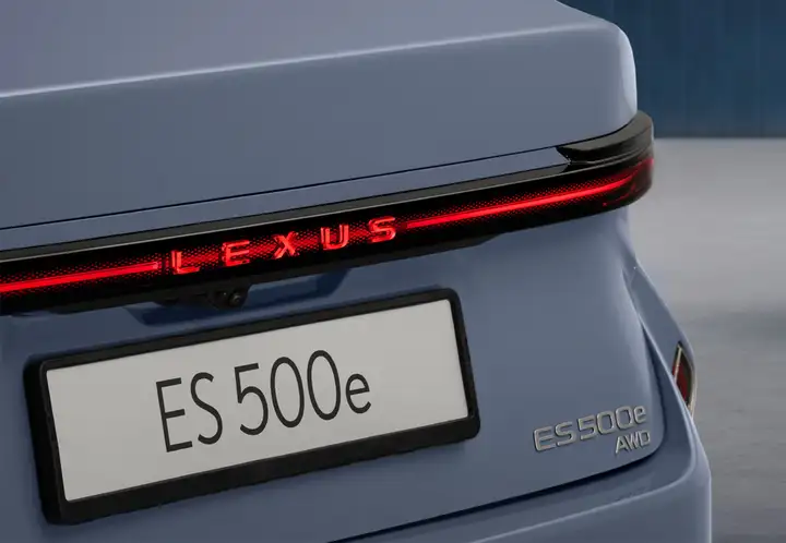 Lexus ES300 2021, foto 31
