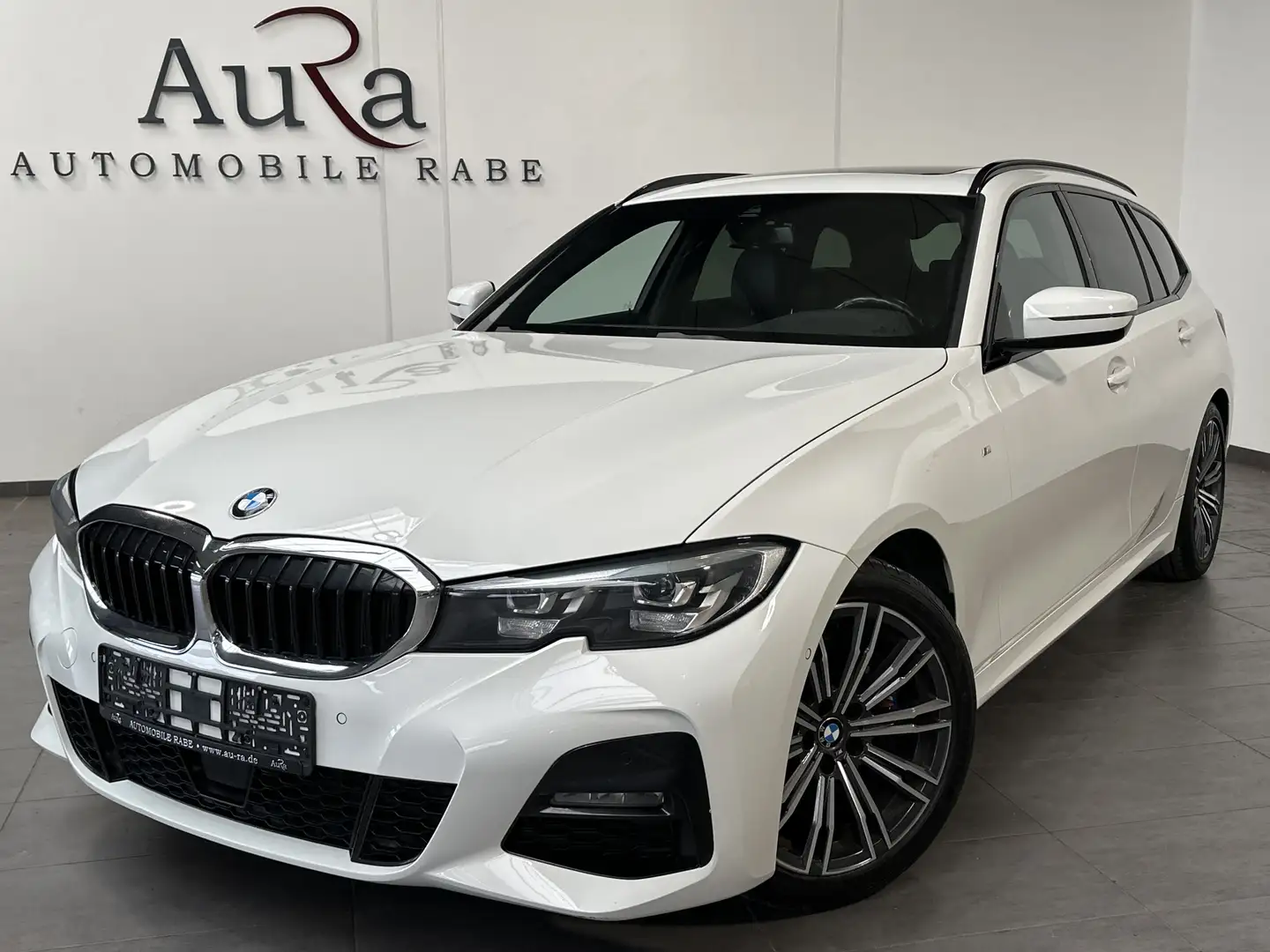 BMW 330 Touring M-Sport NAV+LED+PANO+AHK+LIVECOCKPIT Weiß - 1