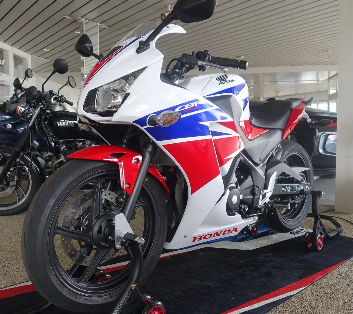 Honda CBR 300 R ABS; 3500km! - 1
