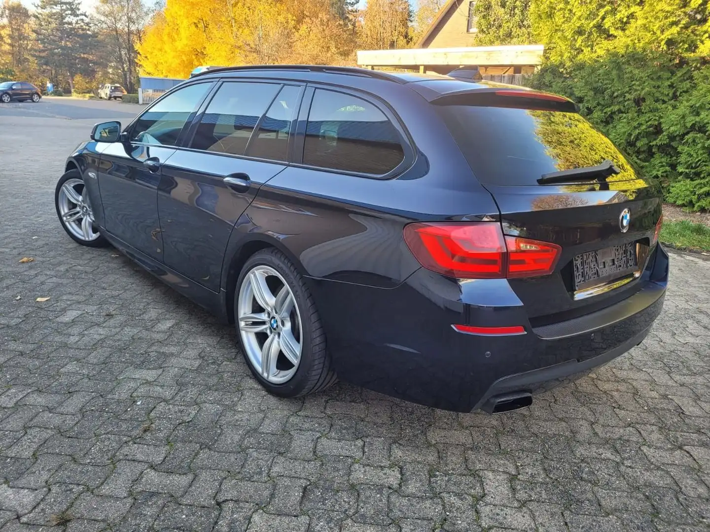 BMW 550 M d xDrive*Pano*Head-Up*Bi-Xenon*Fahrassistenz* Schwarz - 2