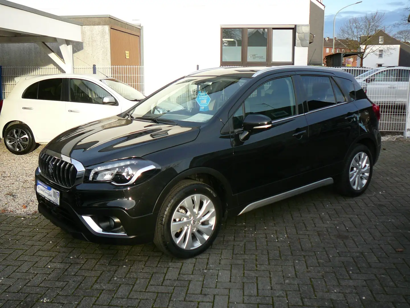 Suzuki SX4 S-Cross 1.Hand,Scheckheft,Sehr gepflegt,Mild Hybrid,usw.! Schwarz - 1