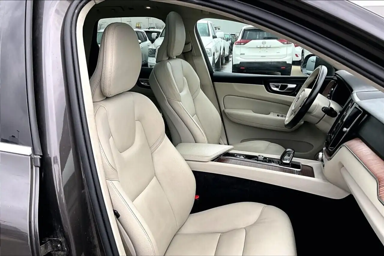 Volvo XC60 снимка Volvo XC60