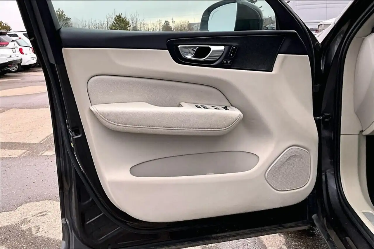 Volvo XC60 снимка Volvo XC60