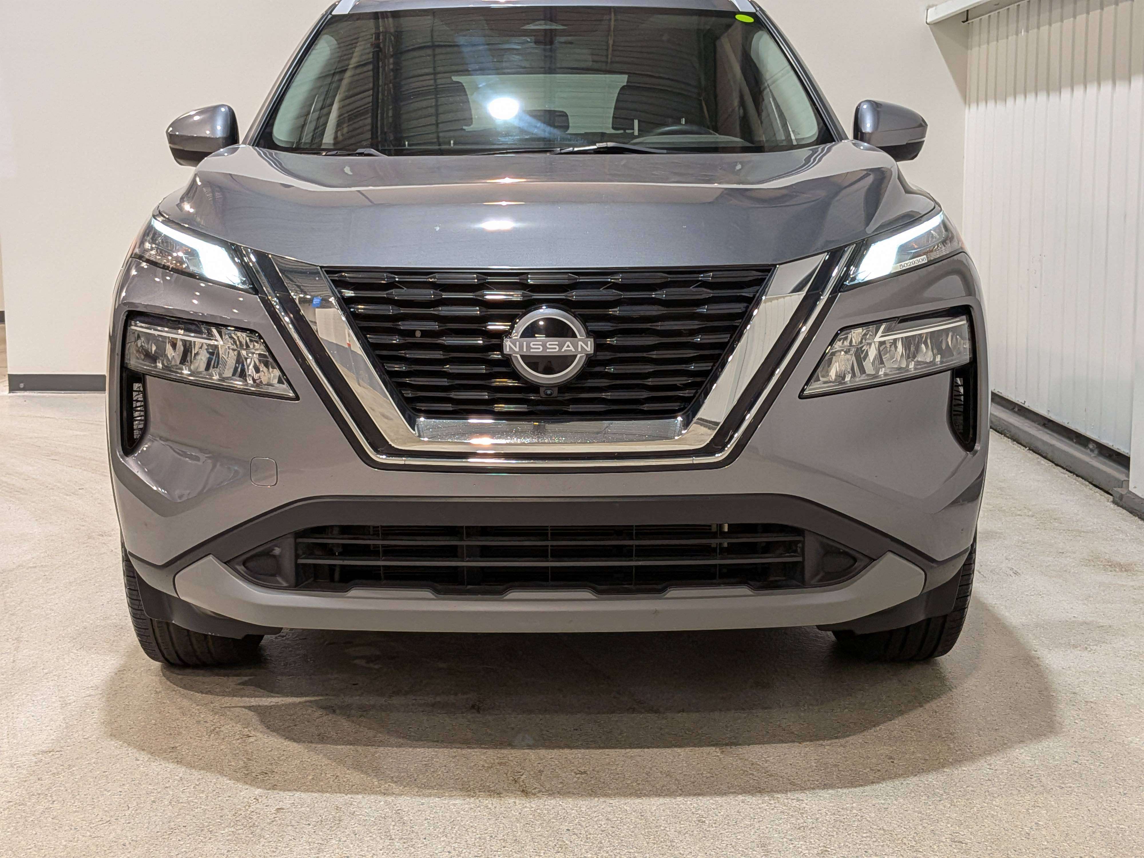 2023 Nissan Rogue SV AWD, Toit panoramique, Sièges chauffants — снимка 1