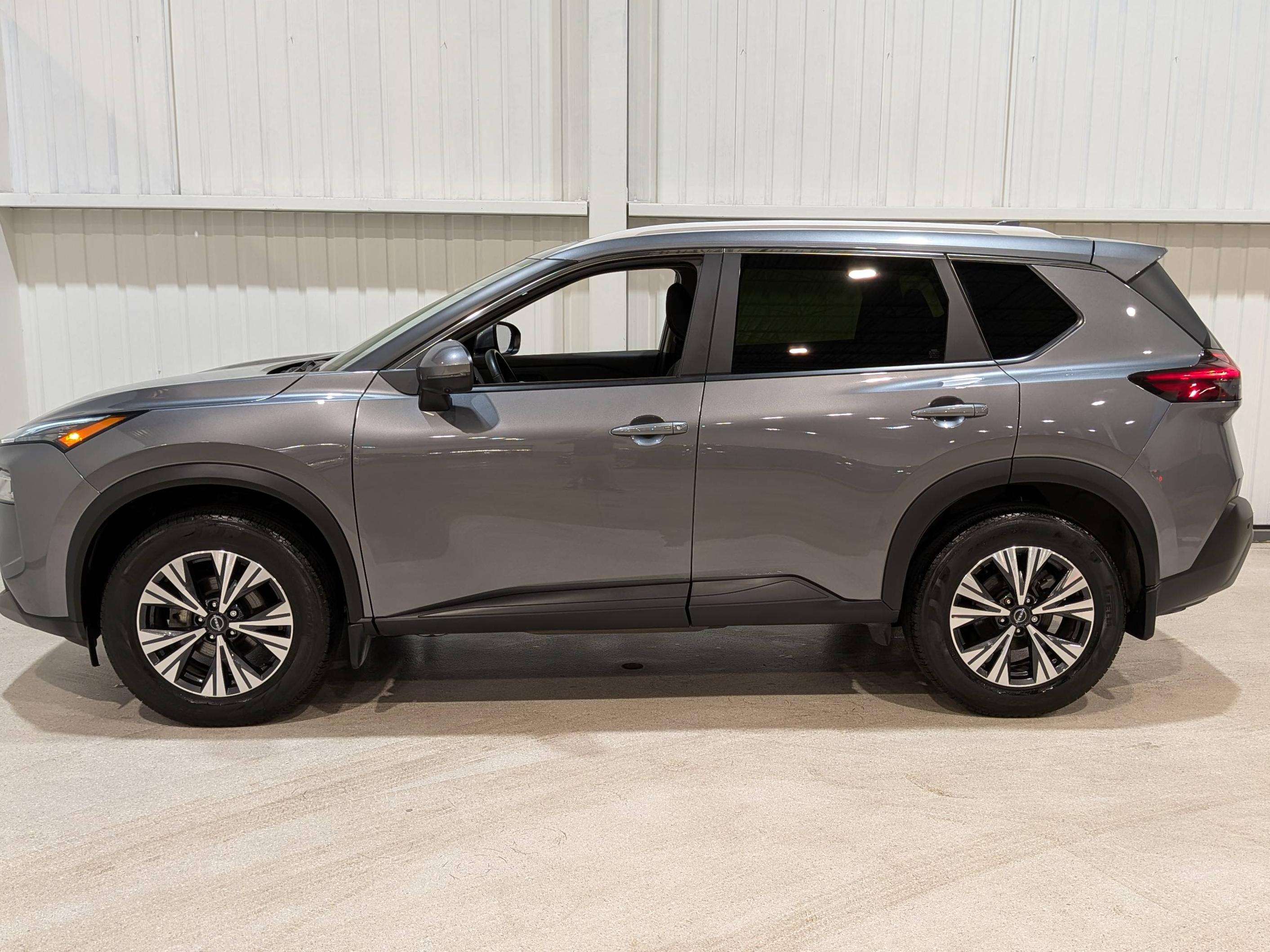 2023 Nissan Rogue SV AWD, Toit panoramique, Sièges chauffants — снимка 1