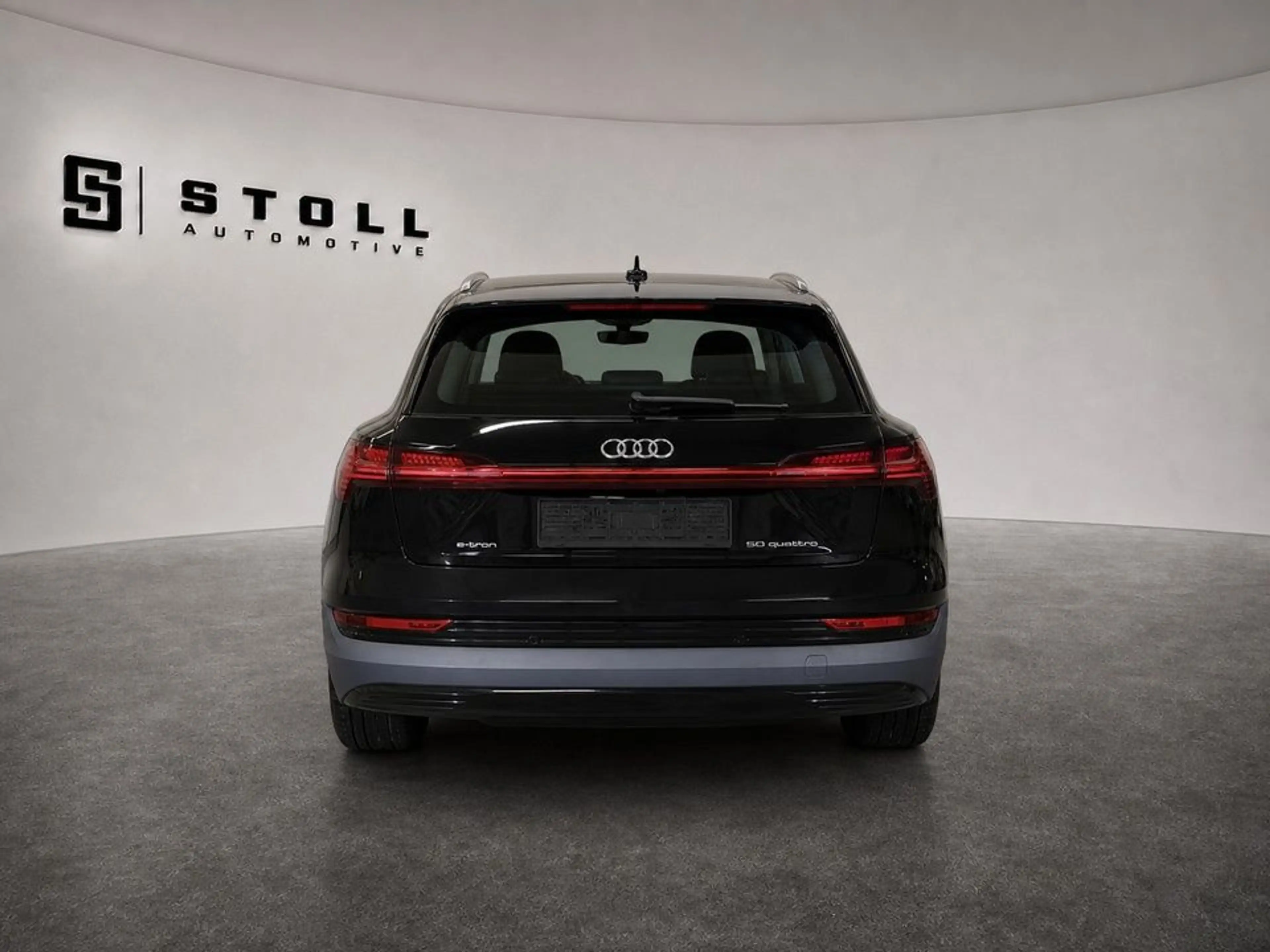 Audi e-tron 50 quattro — photo 13