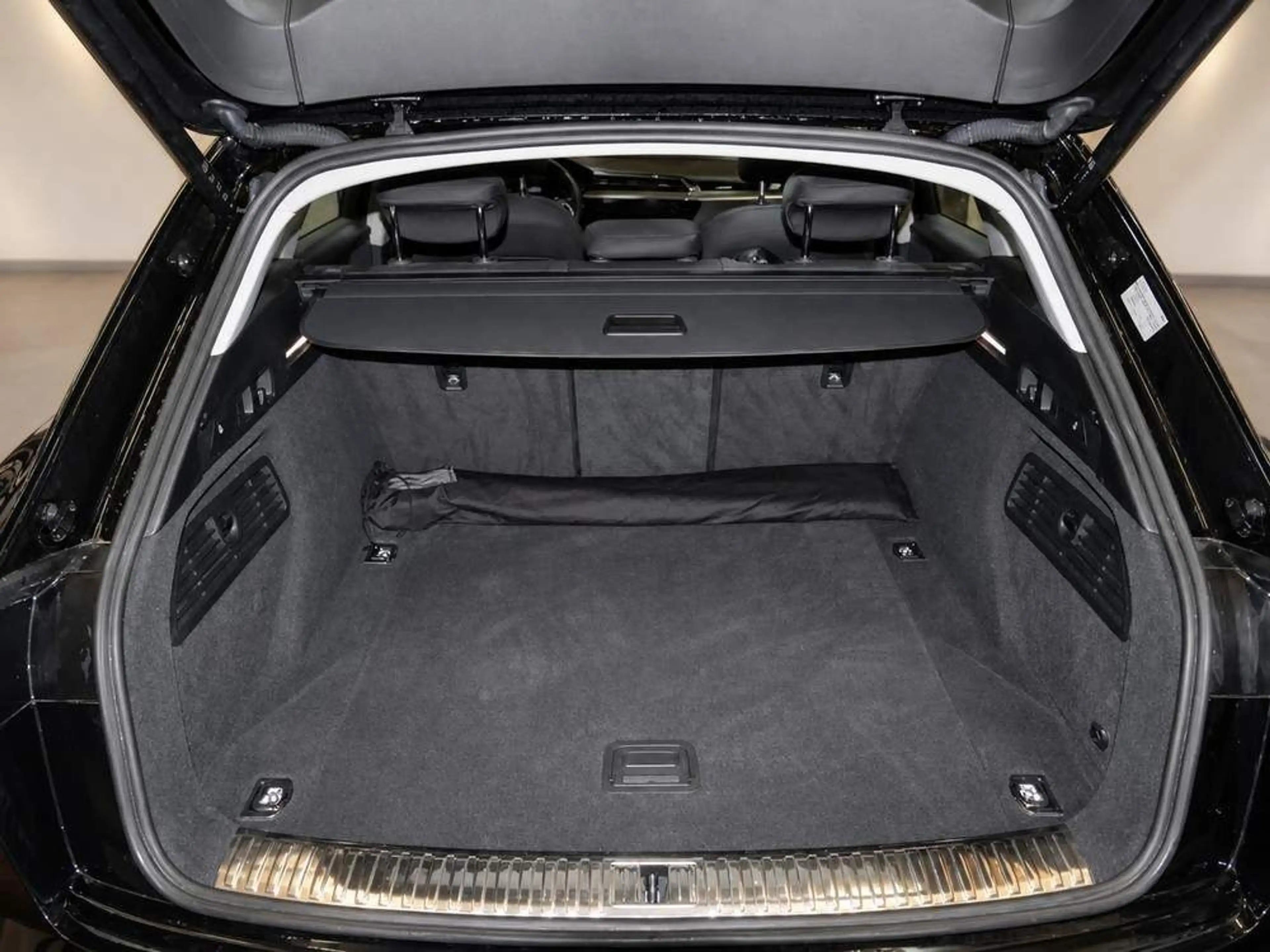 Audi e-tron 50 quattro — photo 9