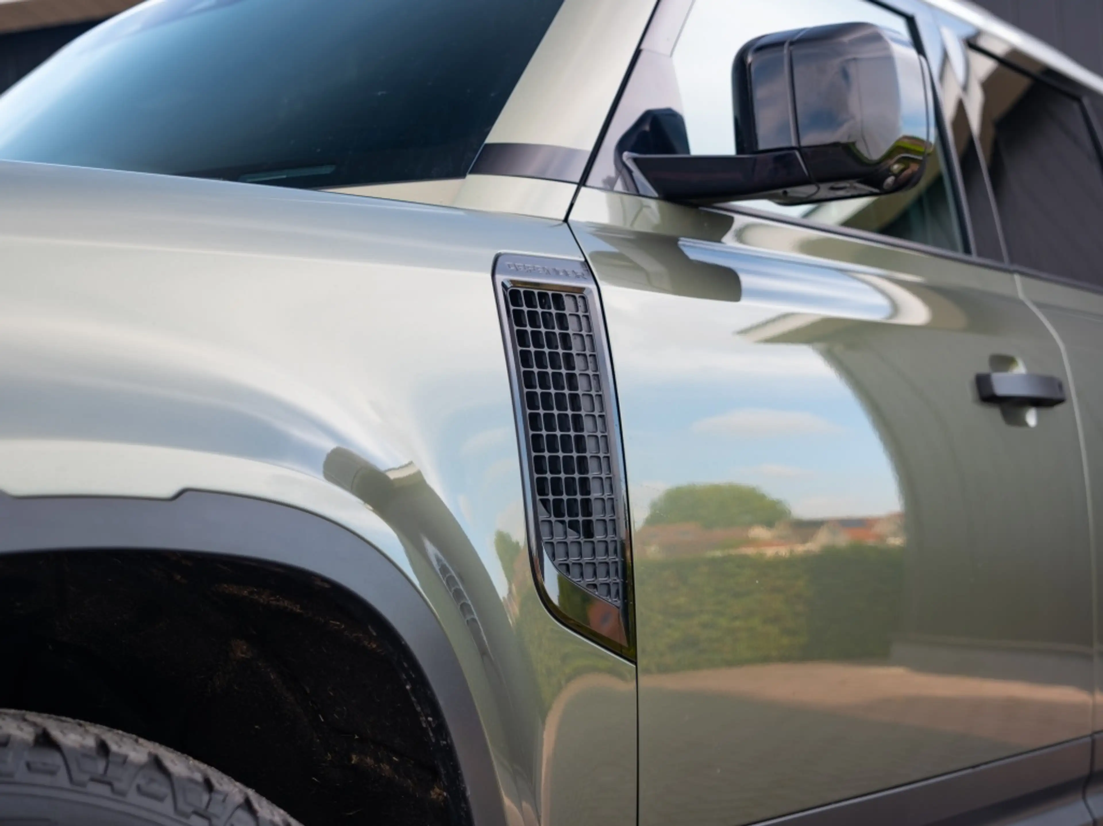 Land Rover Defender 3.0 D200 110 Comm Aut X-Dynamic S — photo 5