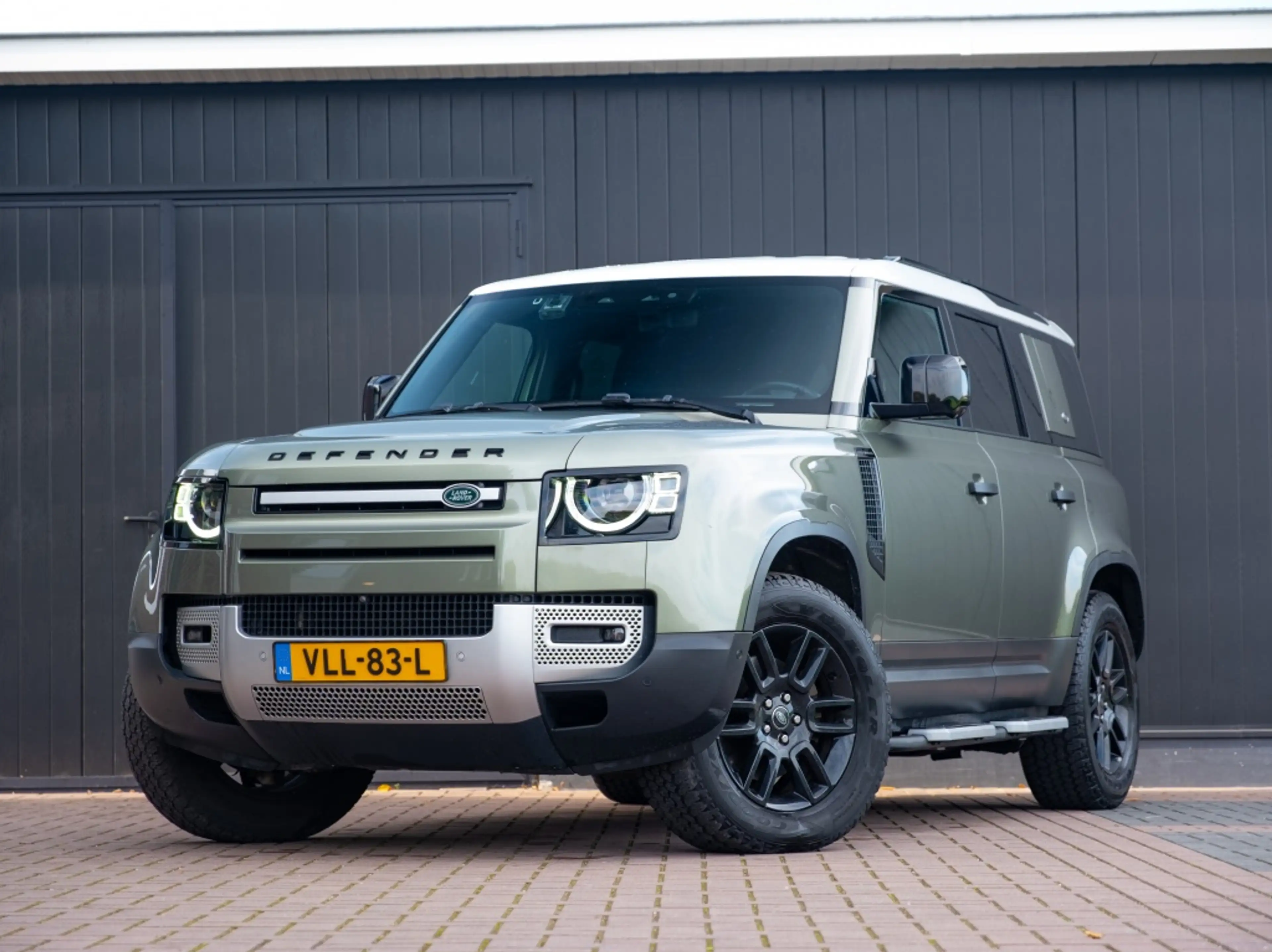 Land Rover Defender 3.0 D200 110 Comm Aut X-Dynamic S — photo 9