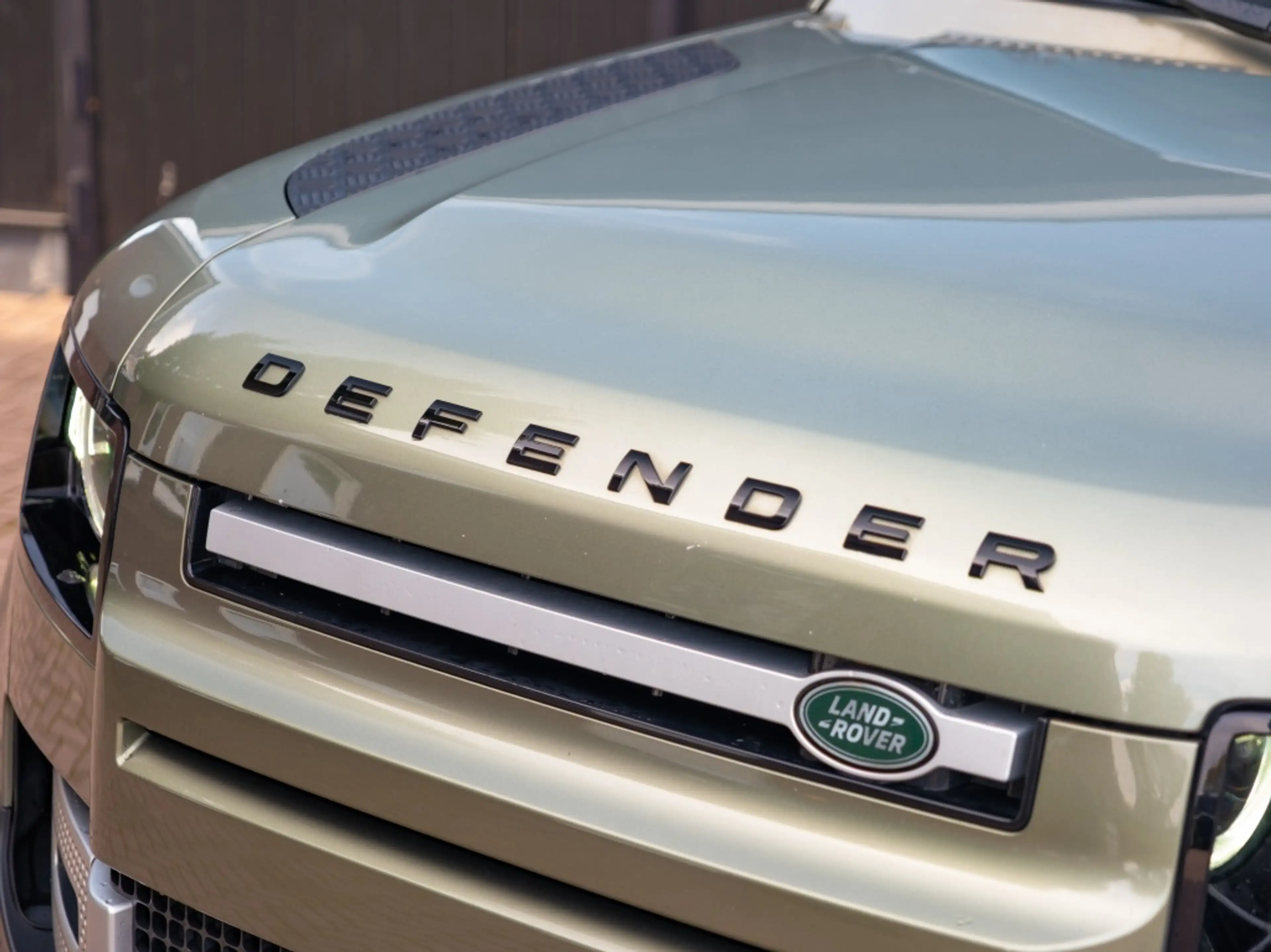 Land Rover Defender 3.0 D200 110 Comm Aut X-Dynamic S — photo 3