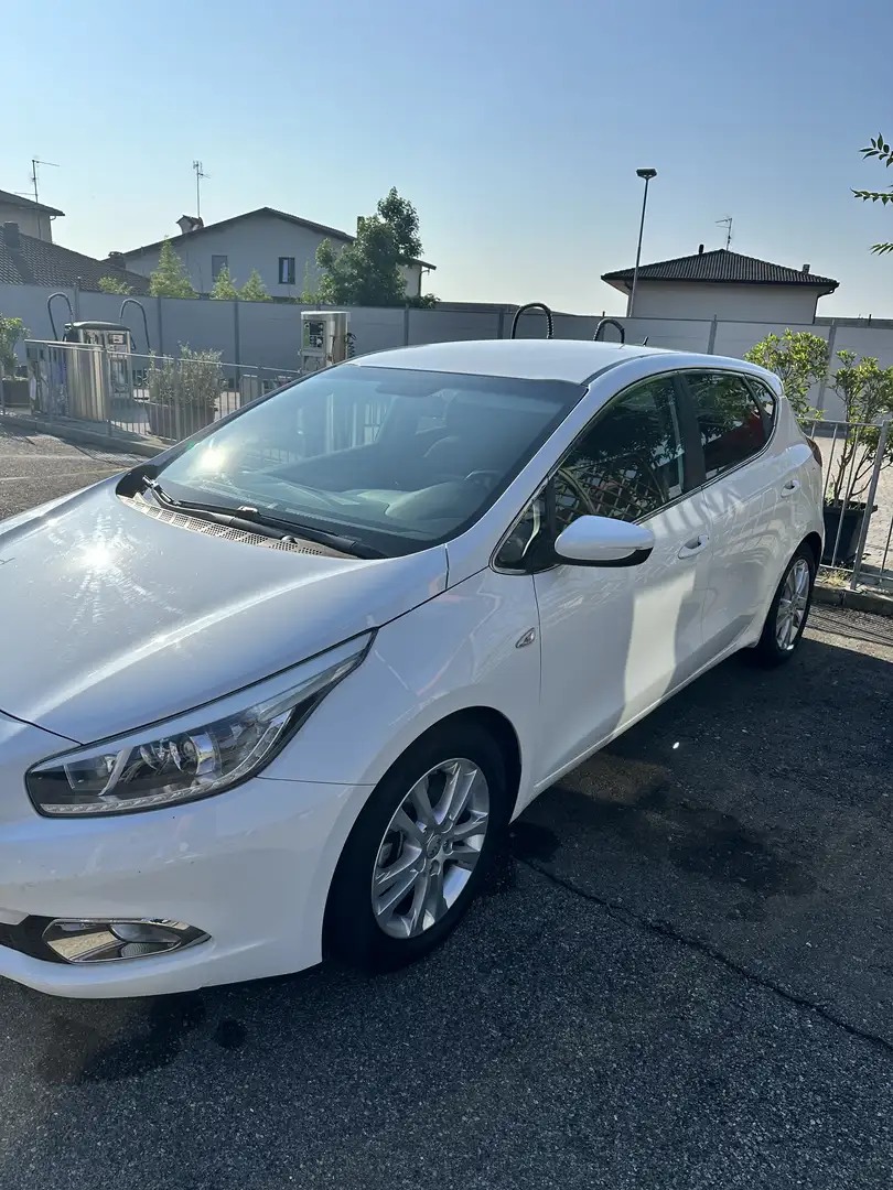 Kia Ceed / cee'd 1.6 crdi High Tech stop&go 128cv - 2
