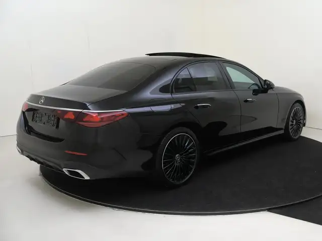 Mercedes-Benz E-Class view 4
