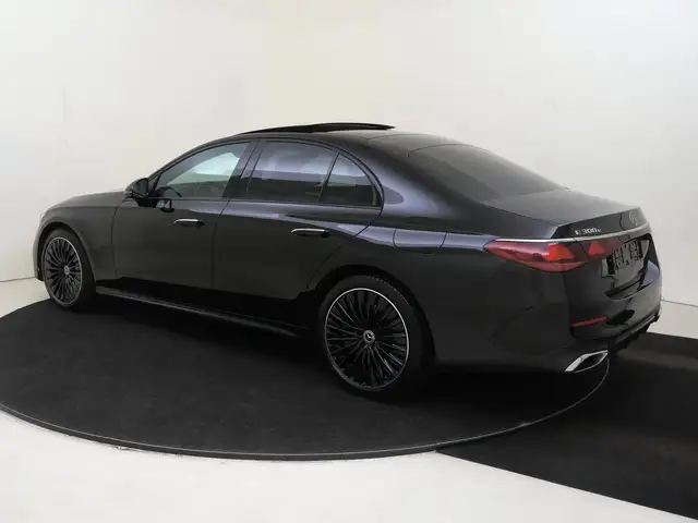 Mercedes-Benz E-Class view 3