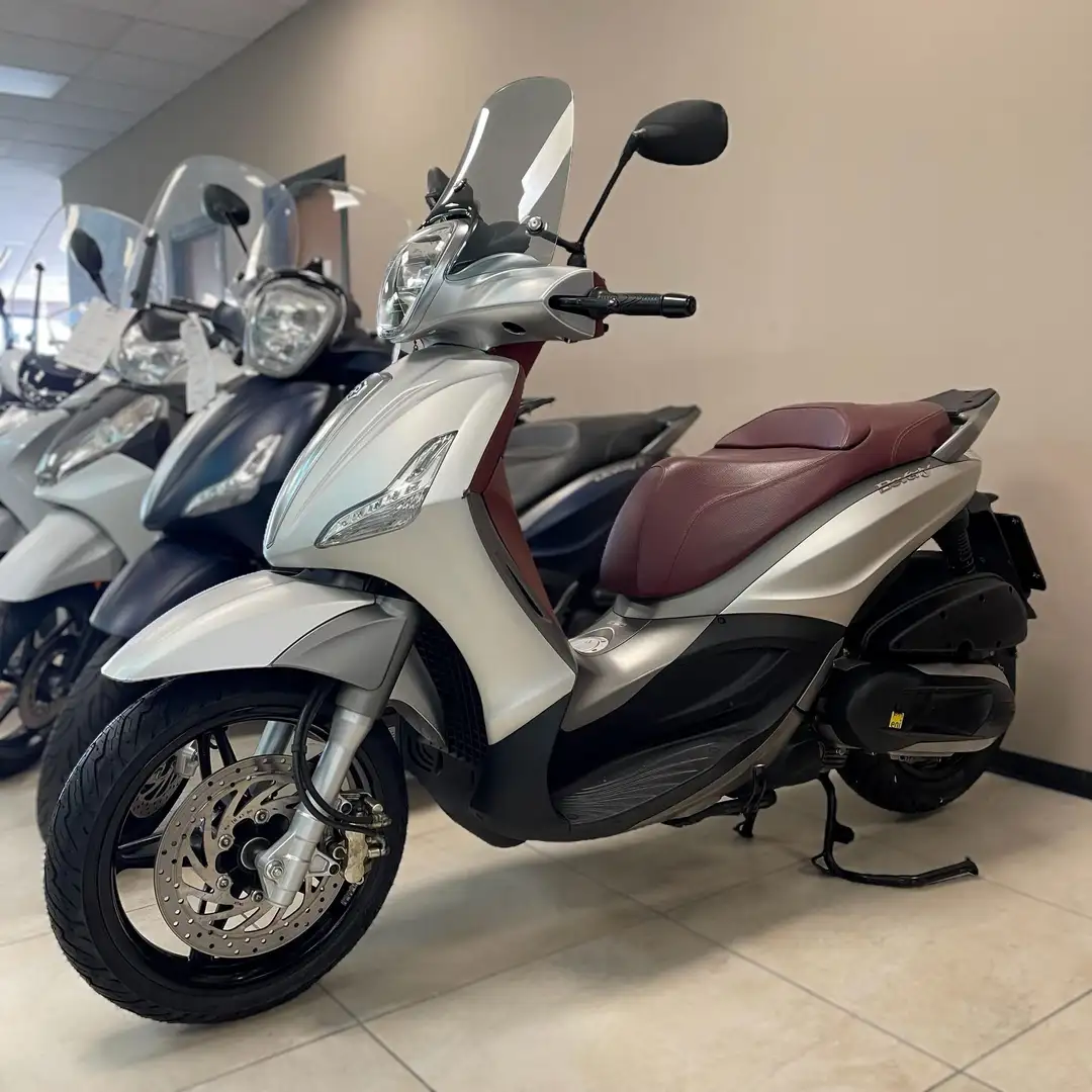 Piaggio Beverly 350 - 1
