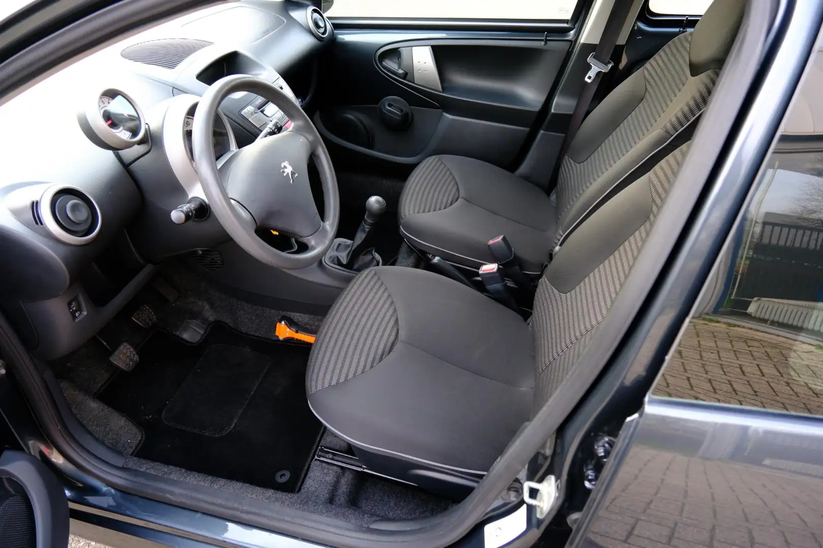 Peugeot 107 1.0 Active 5-drs *25.610km!* Airco|LEDdagrij Šedá - 2