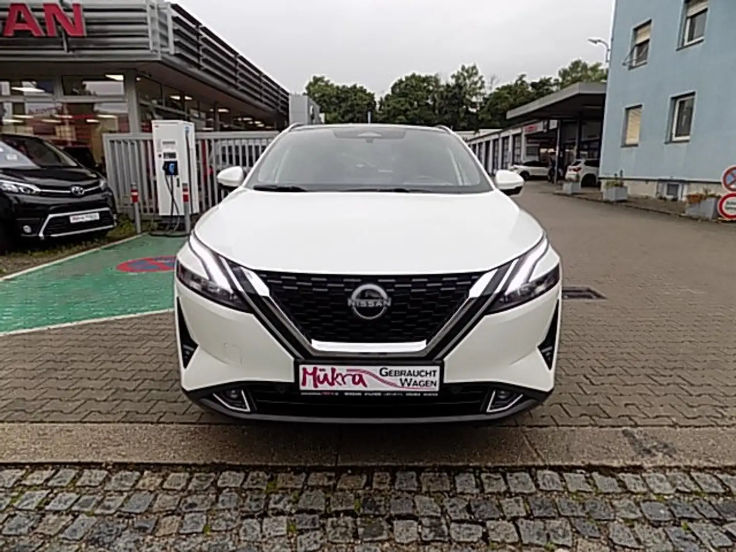 Nissan Qashqai TEKNA+ MY22 1.3 DIG-T MHEV 158PS AT Ganzjahresreif Blanc - 2