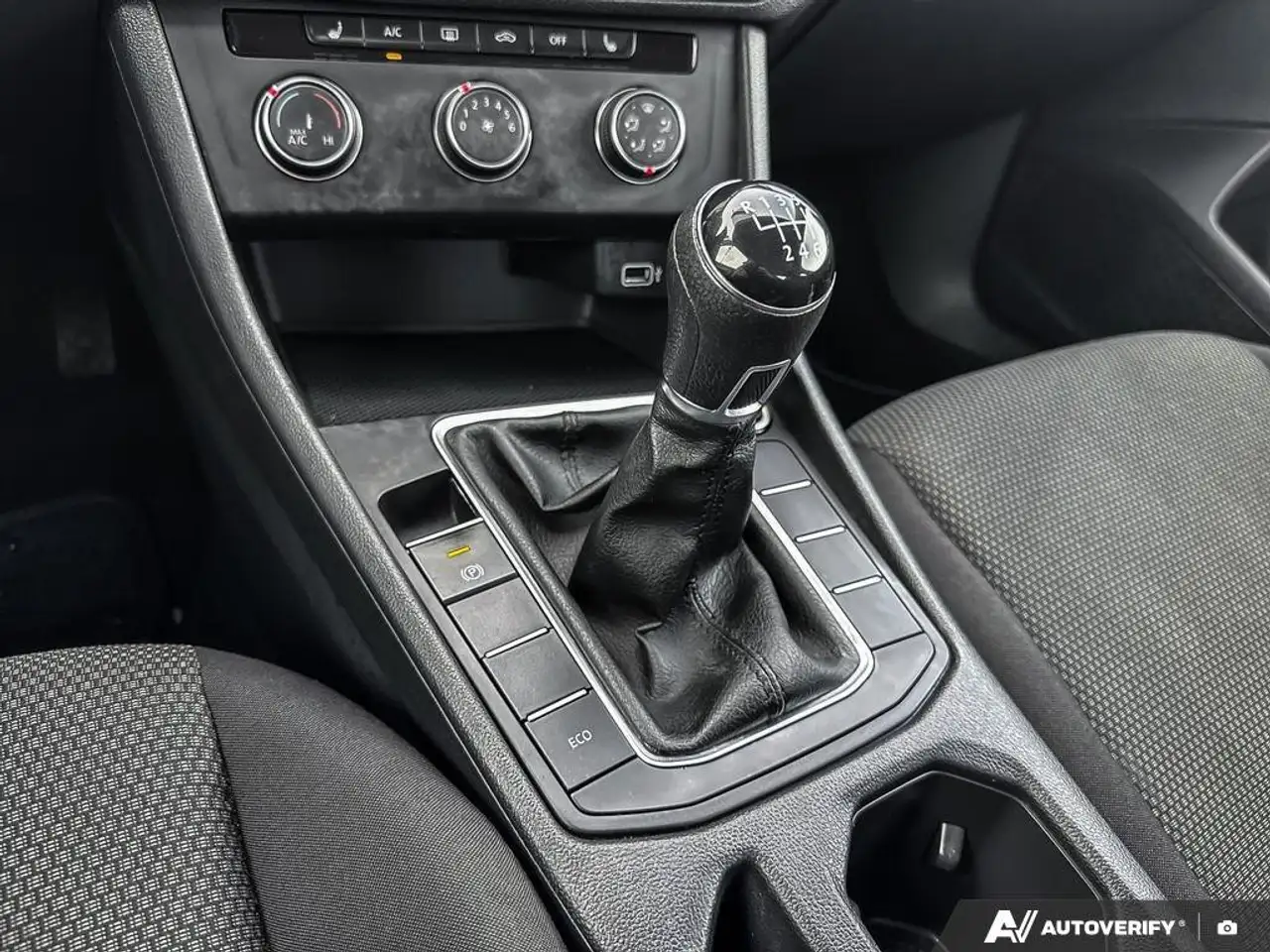 Volkswagen Jetta снимка Volkswagen Jetta