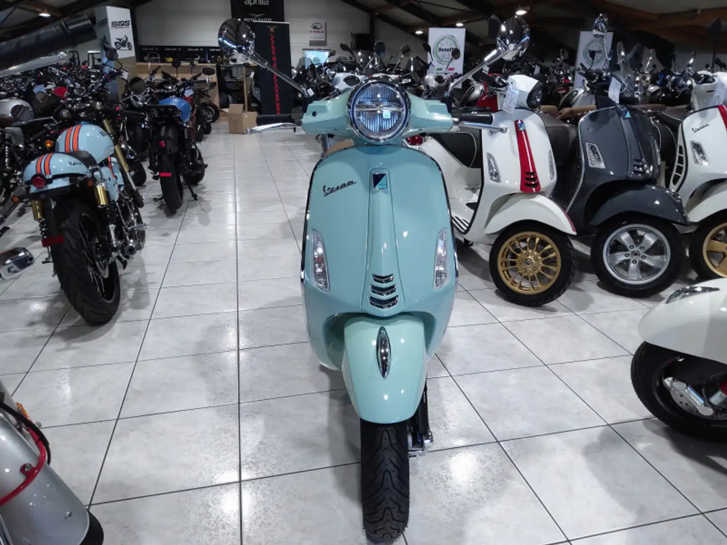 Vespa Primavera 50 VERT MENTHE Vert - 2