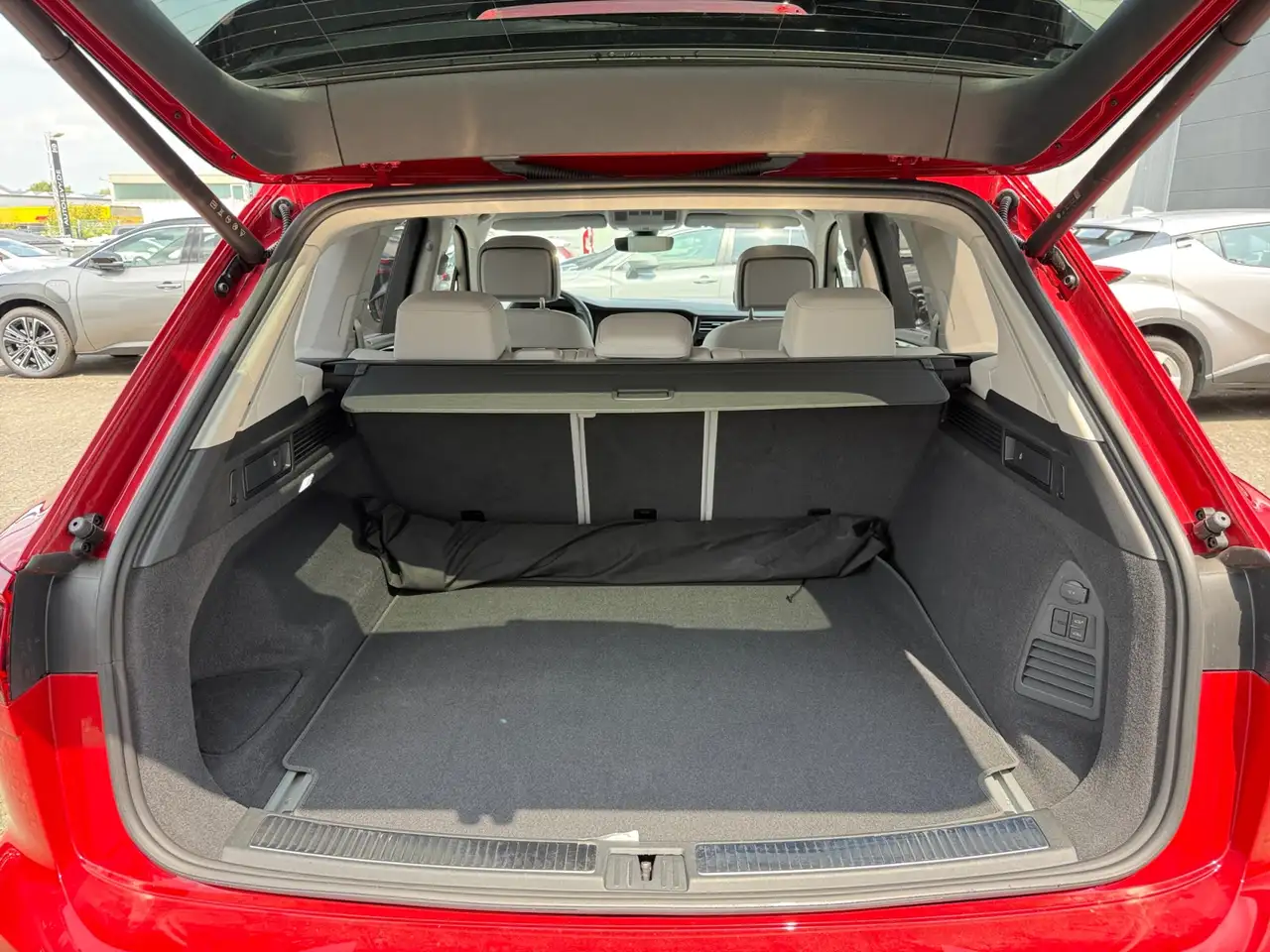 Volkswagen Touareg 3.0 V6 TSI 4Motion R-Line Kamera+Carplay+ 19