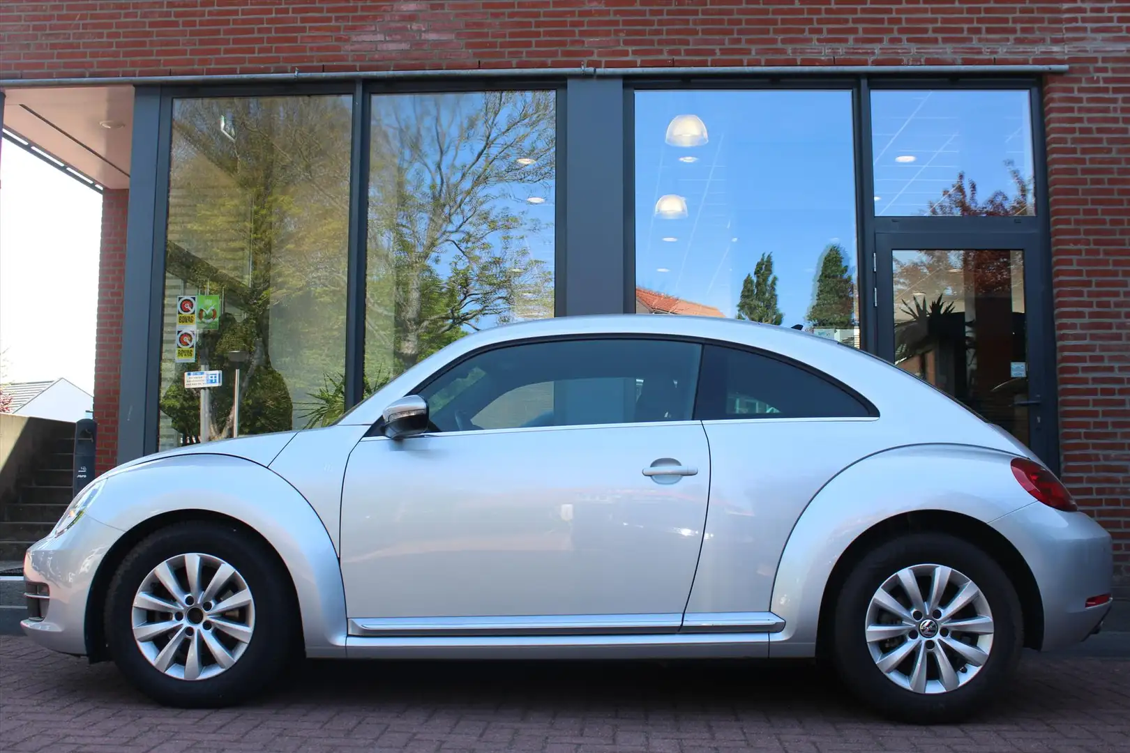 Volkswagen Beetle 1.2 TSI *Design* | Navigatie | Cruise & Climate Co Grijs - 2