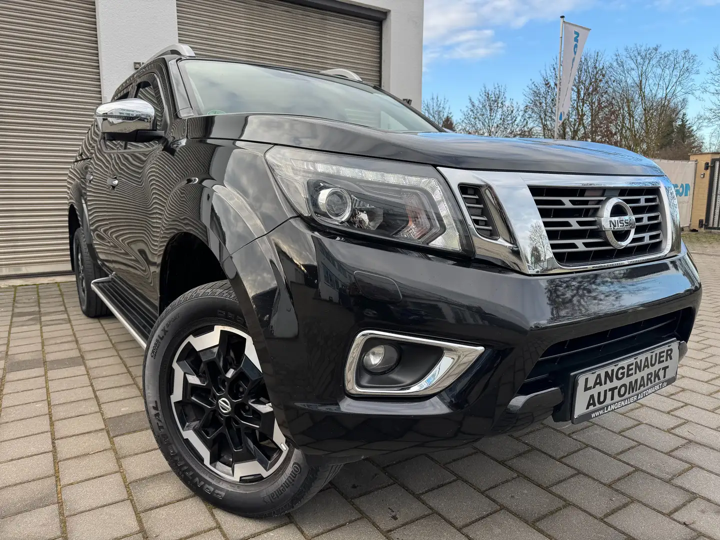 Nissan NP300 Visia King Cab 4x4-Hardtop mit fenster"AHK"Voll Schwarz - 1