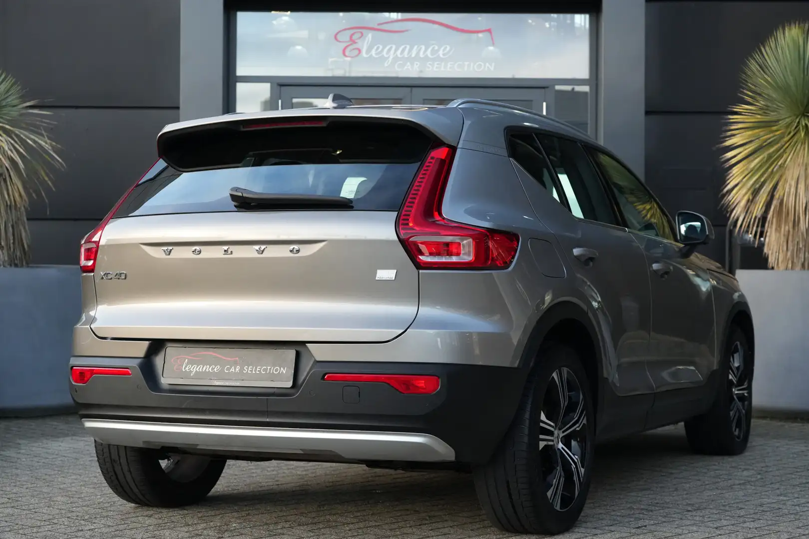 Volvo XC40 1.5 T5 Recharge Business Pro 262pk Panoramadak/Har Grau - 2