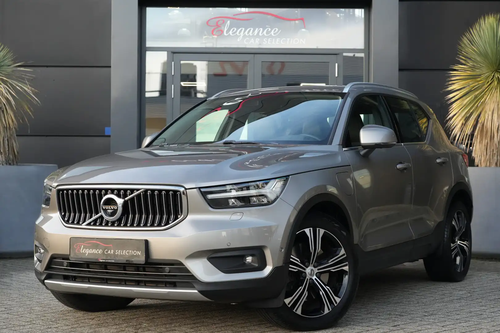 Volvo XC40 1.5 T5 Recharge Business Pro 262pk Panoramadak/Har Grau - 1