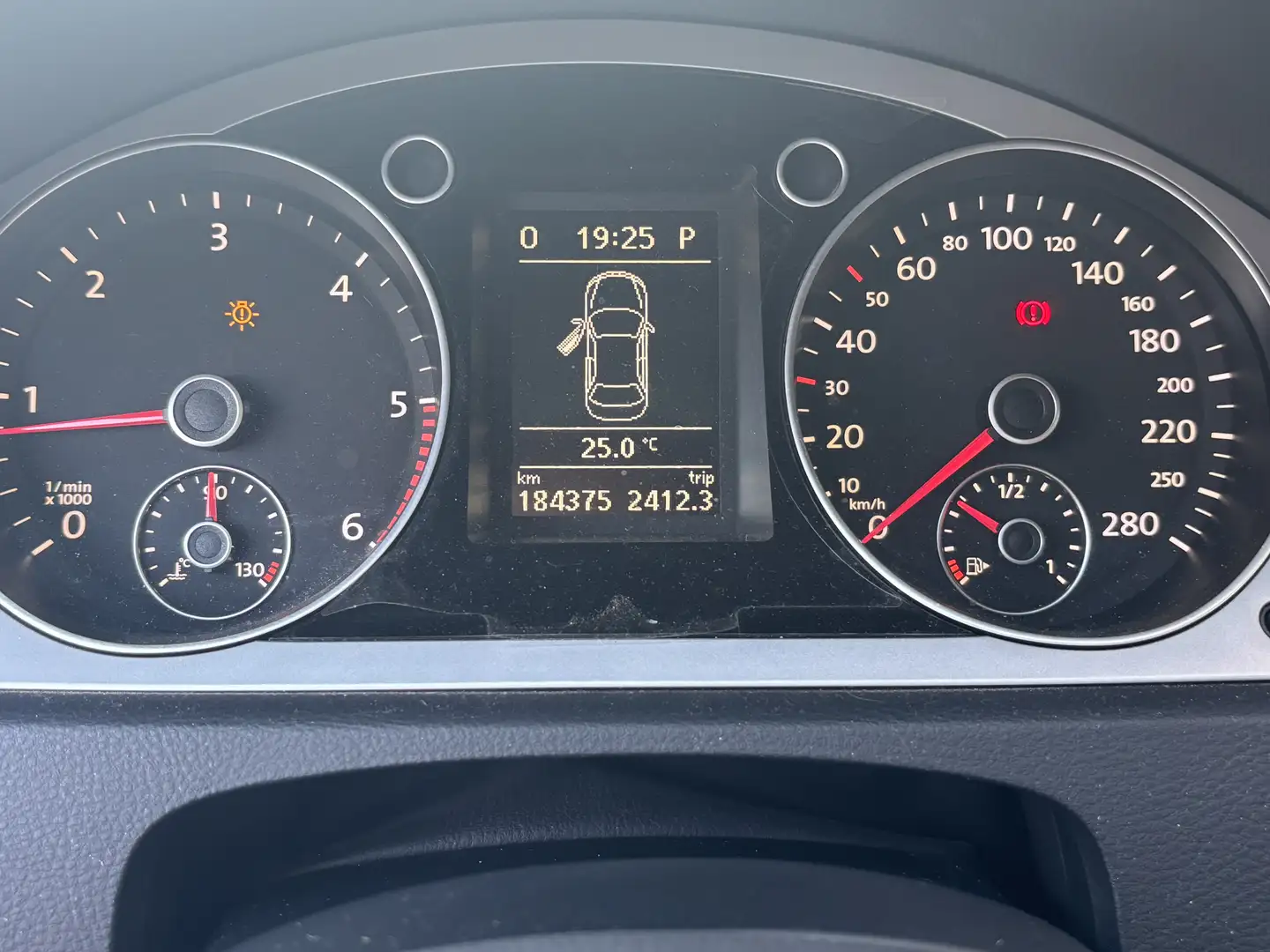 Volkswagen Passat CC 2.0 tdi dsg dpf 140cv Nero - 2