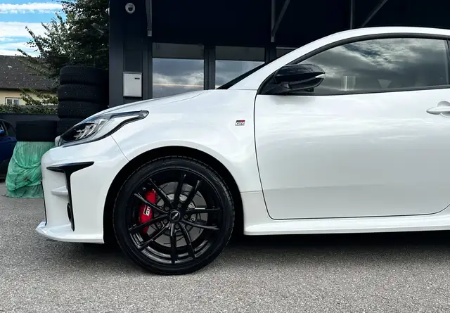 Toyota Yaris view 8